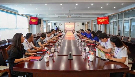 Pan Yuanqing, Chủ tịch Công ty TNHH Tập đoàn Công nghiệp Trà Anji Lonwonson Chiết Giang và phái đoàn của ông đã đến thăm Jiexun để trao đổi