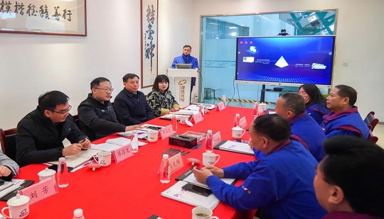 Huang Weidong, Bí thư Ban Công tác Đảng, Giám đốc Ban Quản lý Khu công nghệ cao Tân Trạm cùng phái đoàn đã đến thăm Jiexun!
        